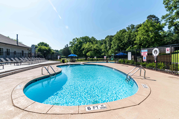 Multi-level swimming pool with sundeck